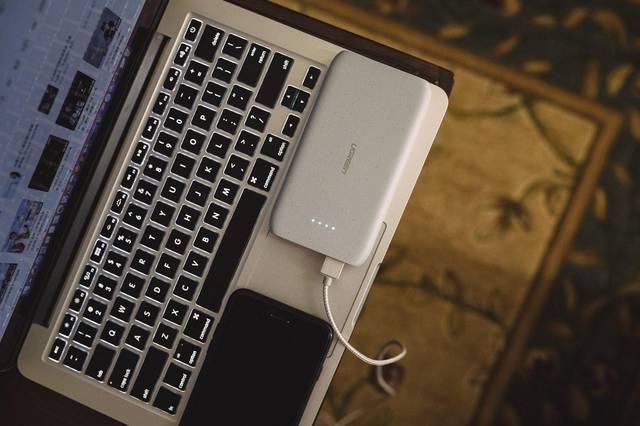 ��������ح����ָеı�˹��10000��������ʯ��籦